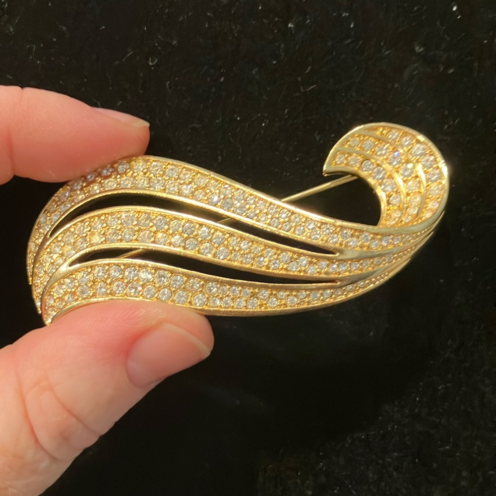 Swarovski Brooch Gold Tone Swoop marked with the swan on back Crystals Swarovski